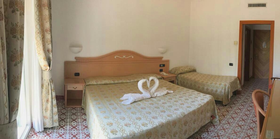 Hotel Imperial อีสเกีย ภายนอก รูปภาพ