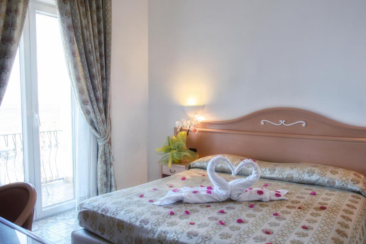 Hotel Imperial อีสเกีย ภายนอก รูปภาพ